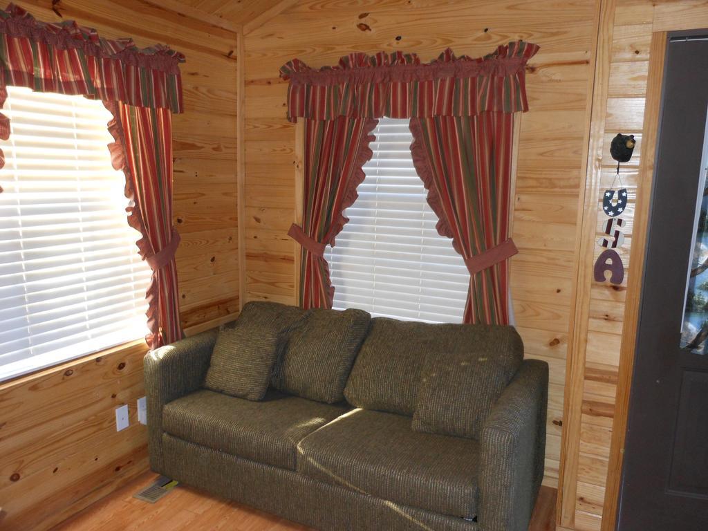 Oakzanita Springs Camping Resort Cabin 1 Descanso Exterior photo