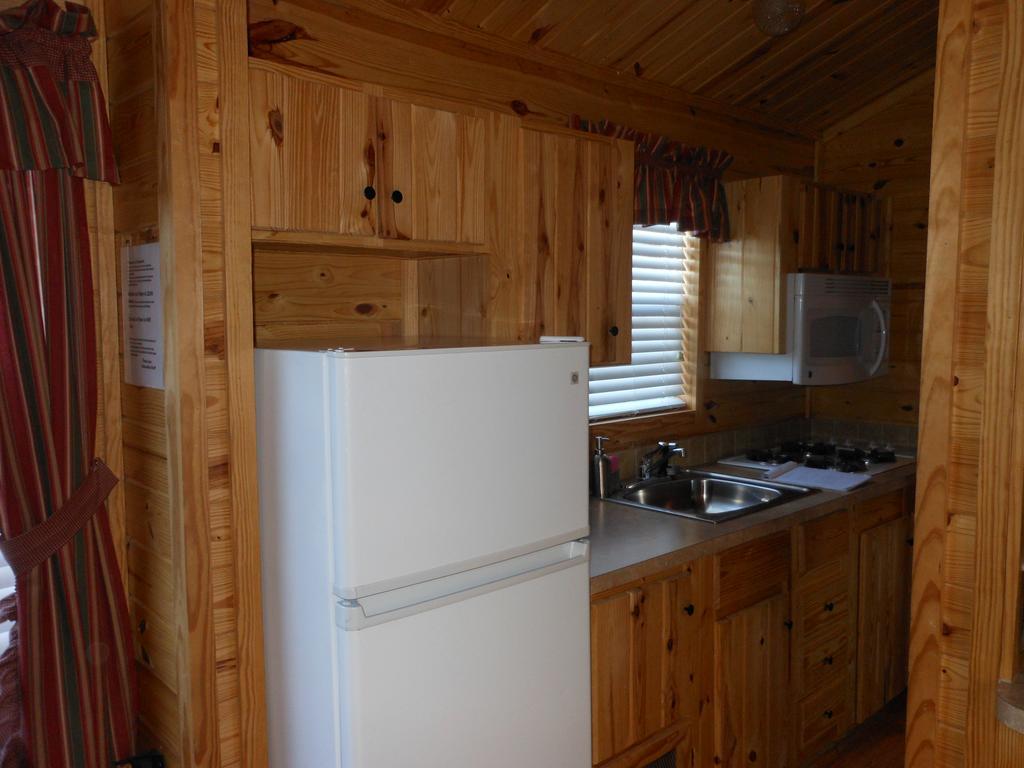 Oakzanita Springs Camping Resort Cabin 1 Descanso Exterior photo