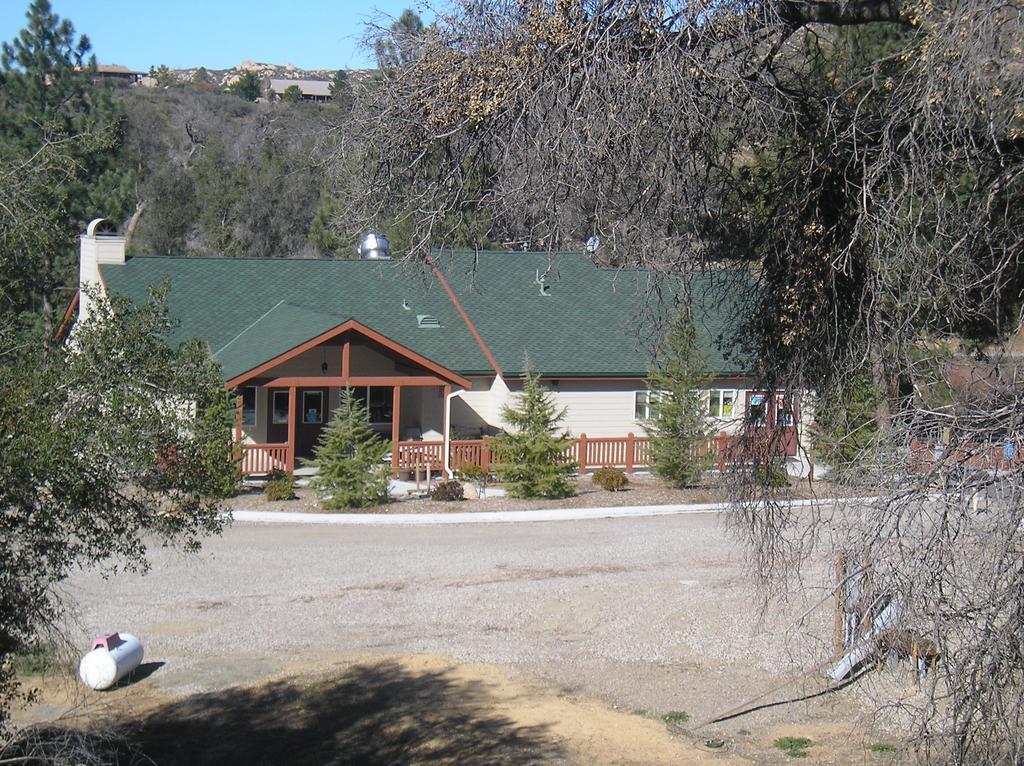Oakzanita Springs Camping Resort Cabin 1 Descanso Exterior photo
