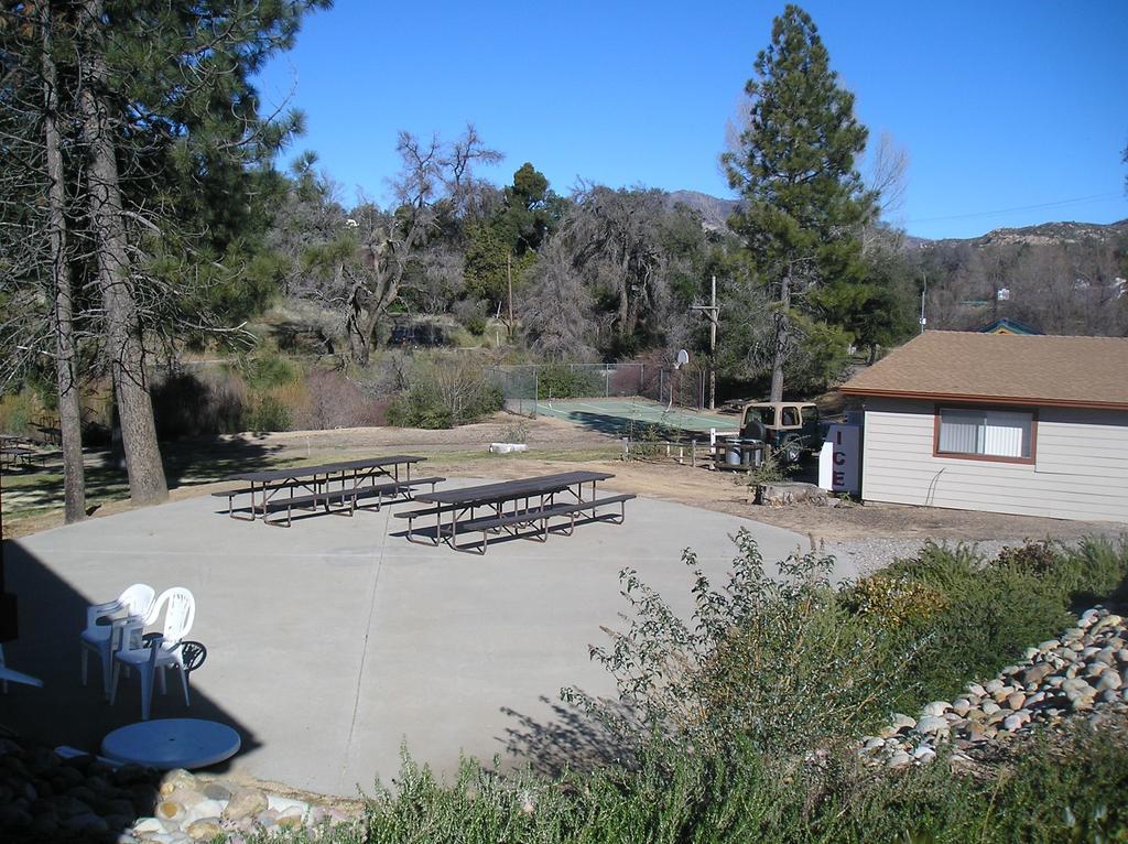Oakzanita Springs Camping Resort Cabin 1 Descanso Exterior photo