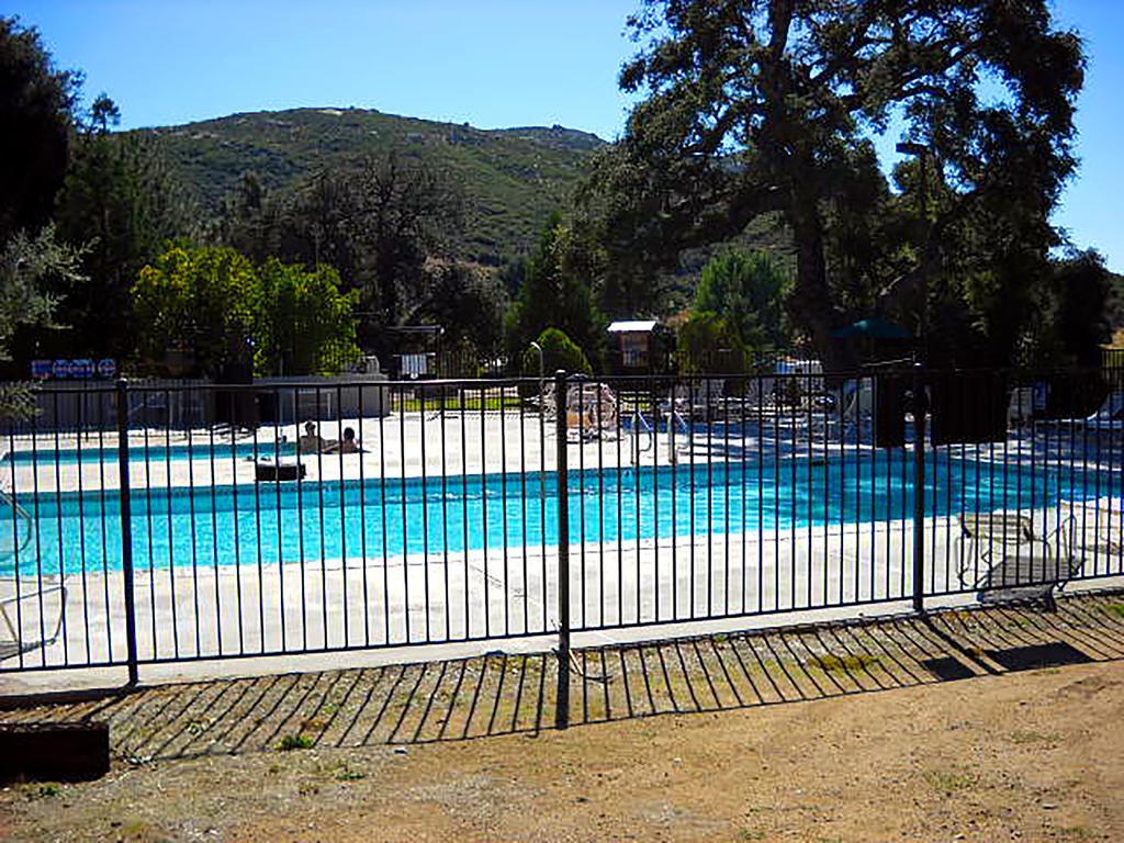 Oakzanita Springs Camping Resort Cabin 1 Descanso Exterior photo